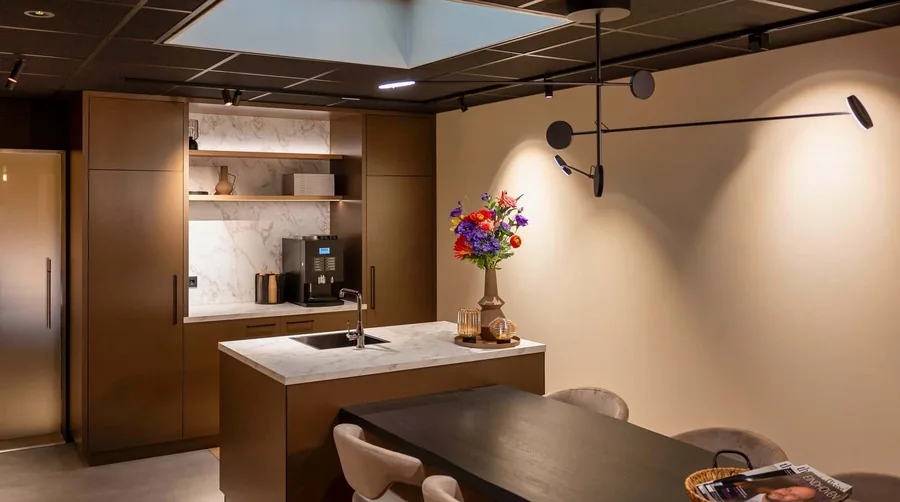 Het maatwerk interieur van showroom Van Keulen, Nuenen