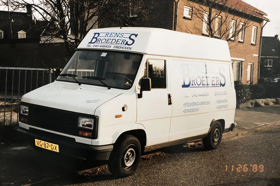 De eerste bus van Rens Broeders, 1989
